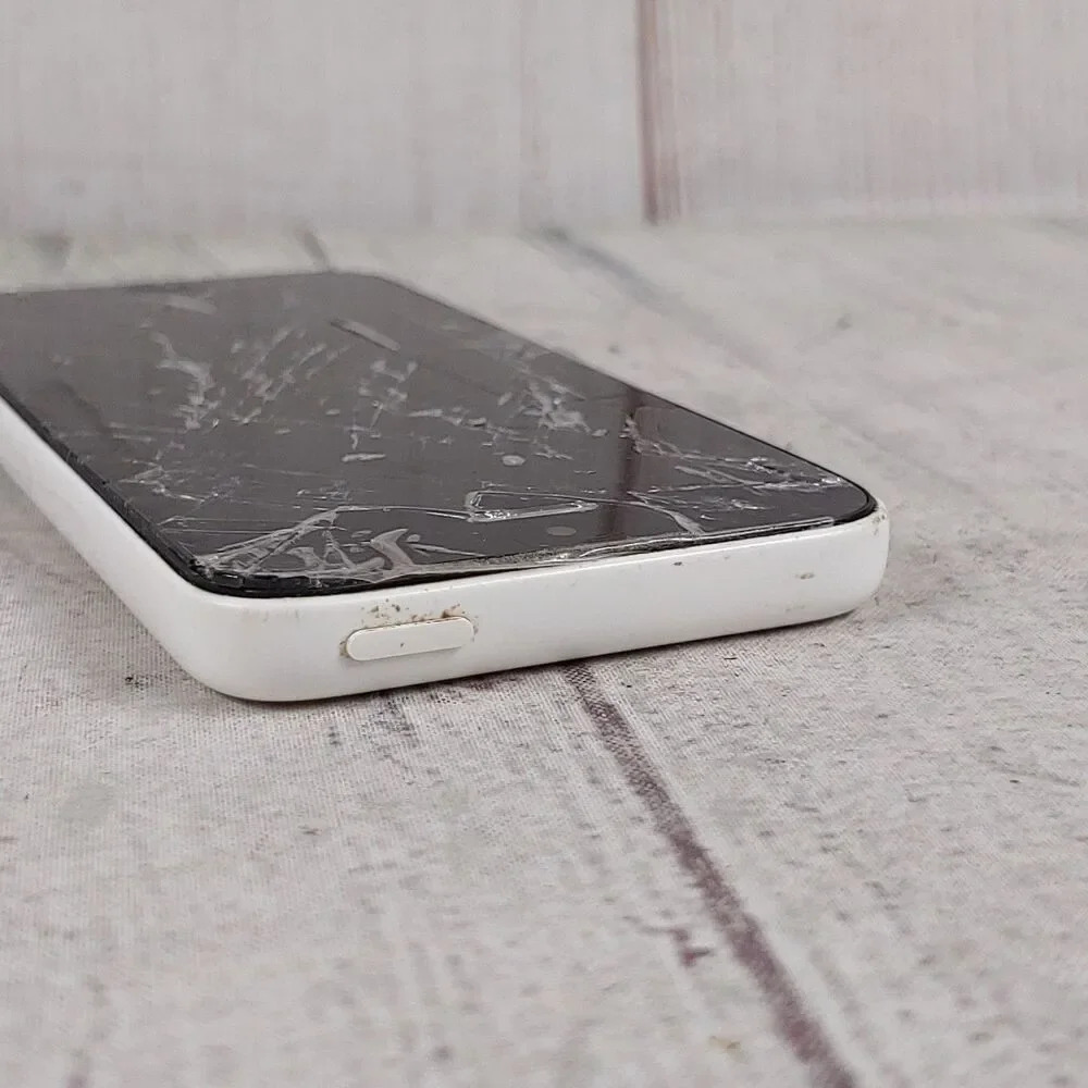 FOR PARTS ONLY AS-IS BROKEN - Apple iPhone 5c - 8GB White A1532 - NO BATTERY